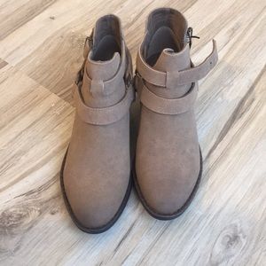 NWT, never worn, taupe vegan stewpot booties.